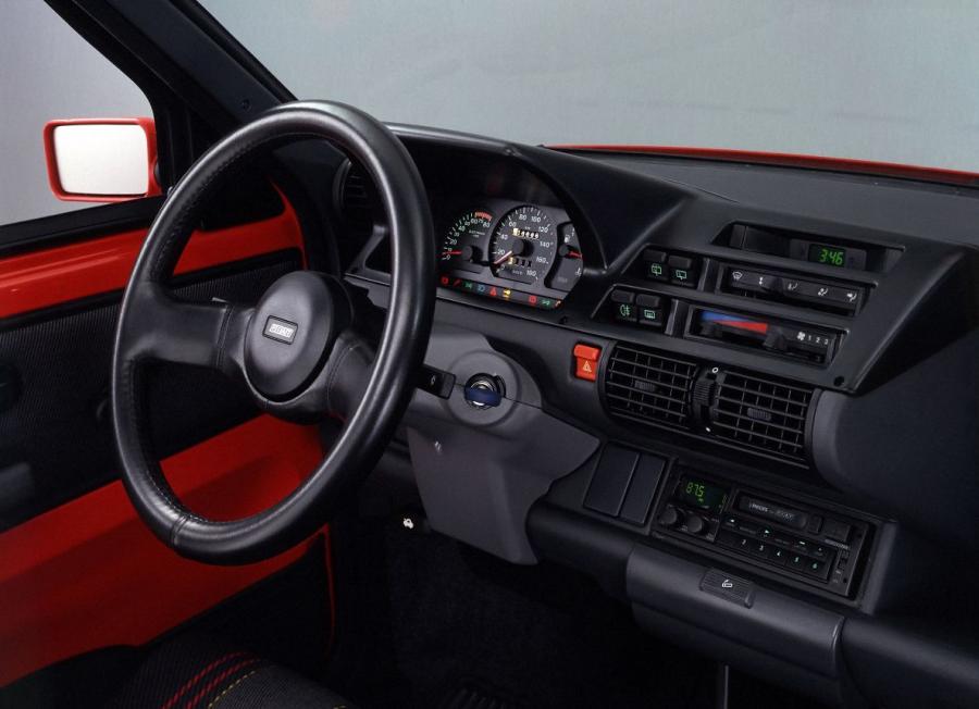 Интерьер Fiat Cinquecento Sporting (170) 1994 года  (фото 8 из 11)